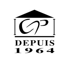 Logo avec des lettres stylisées GP à l'intérieur d'une structure à toit triangulaire, au-dessus du texte DEPUIS 1964 en gras, indiquant la création depuis 1964.