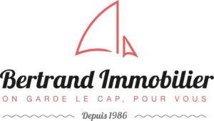 Logo de Bertrand Immobilier représentant un voilier minimaliste au-dessus du nom de la société. Le slogan ON GARDE LE CAP, POUR VOUS figure en dessous en rouge, avec Depuis 1986 en bas.