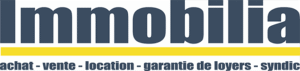 Logo avec un texte bleu foncé de grande taille indiquant Immobilia au-dessus d'une ligne jaune. En dessous, un texte bleu plus petit indique : achat - vente - location - garantie de loyers - syndic.